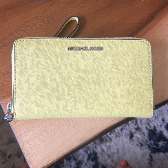 MICHAEL KORS WRISTLET - Picture 1 of 5